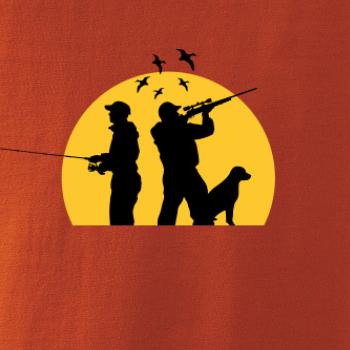 Lovec pri západe slnka