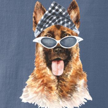 German shepherd so šatkou