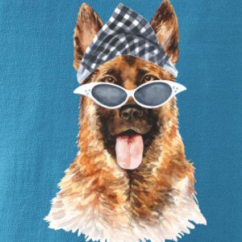 German shepherd so šatkou