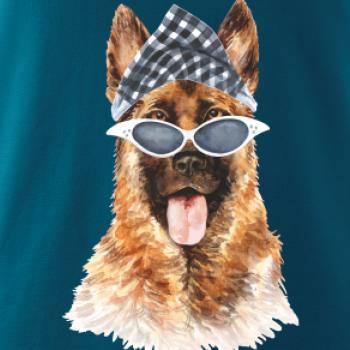 German shepherd so šatkou