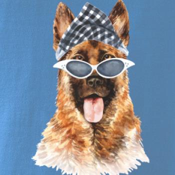 German shepherd so šatkou