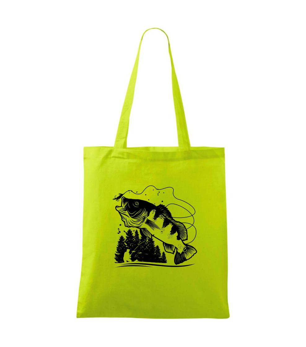 Rybár na brehu rybníka muškári