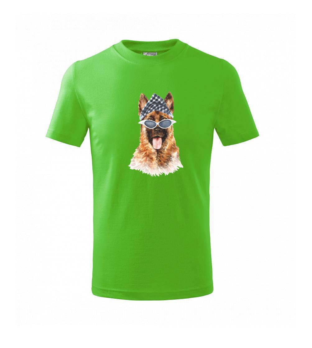 German shepherd so šatkou