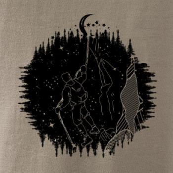 Turista v nočnej krajine