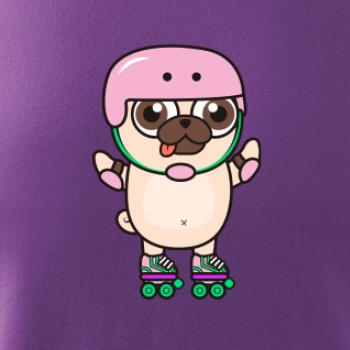 Mops a kolieskové korčule