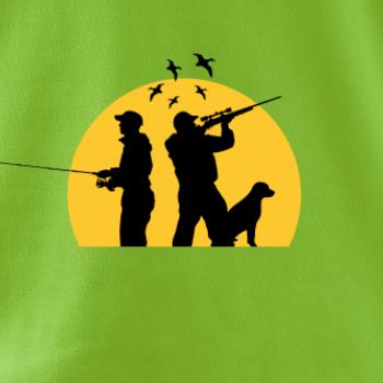 Lovec pri západe slnka