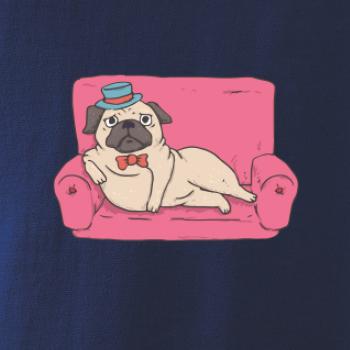 Mops na gauči