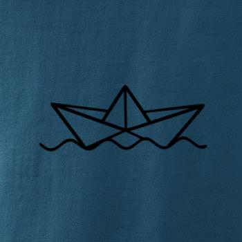 Papírová loďka na vodě