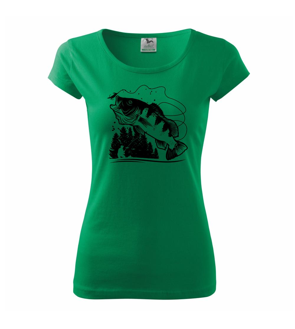 Rybár na brehu rybníka muškári