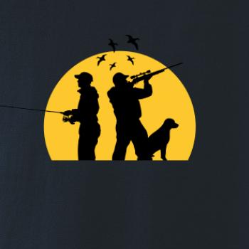 Lovec pri západe slnka