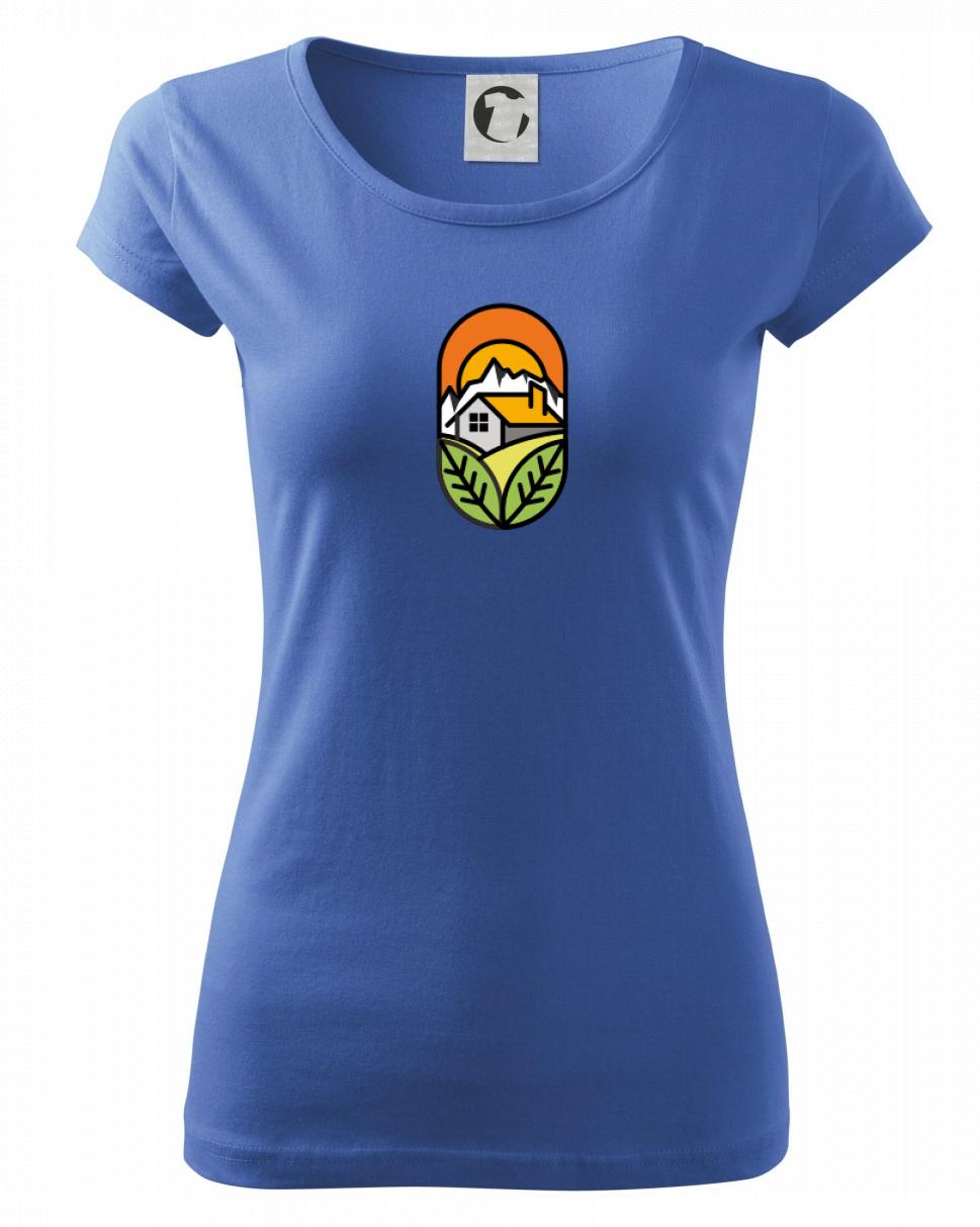 Chalupa pri západe slnka