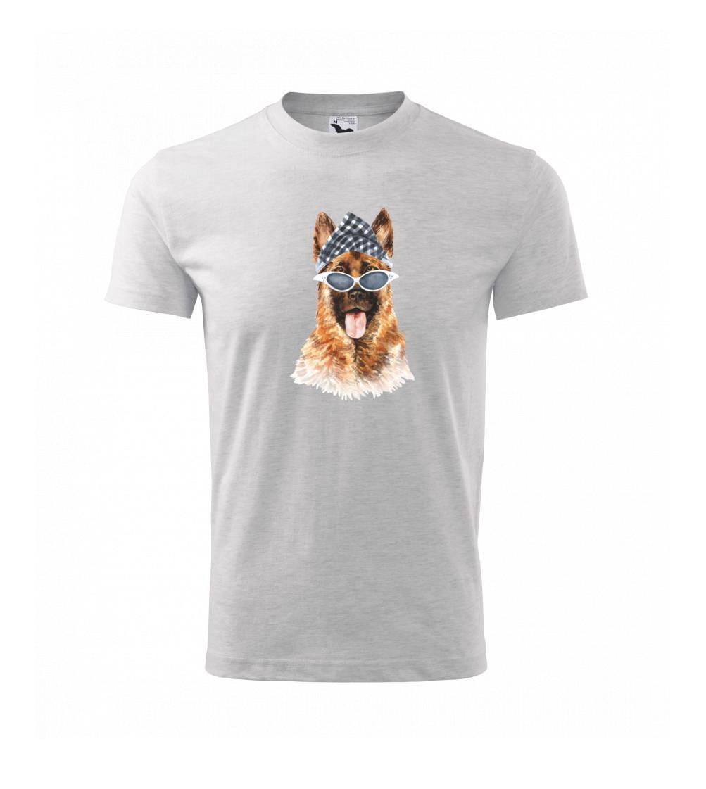 German shepherd so šatkou