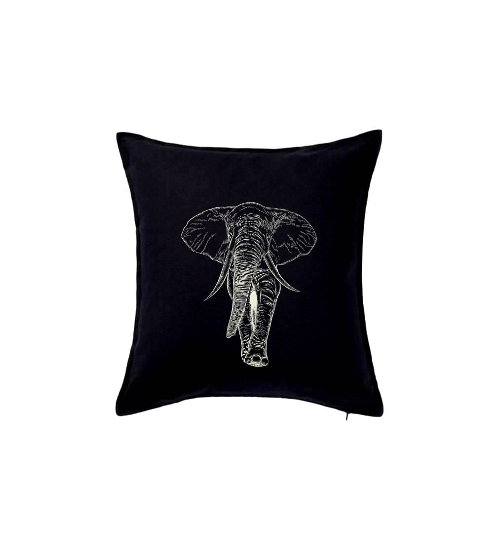 Slon vo farbe slonovej kosti