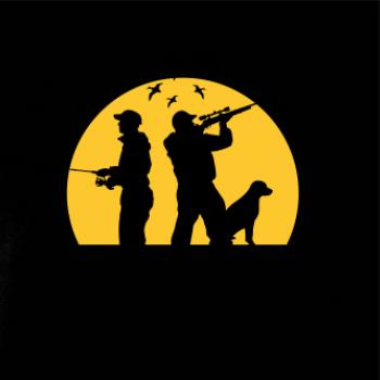 Lovec pri západe slnka