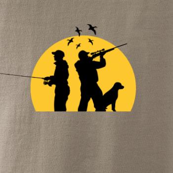 Lovec pri západe slnka