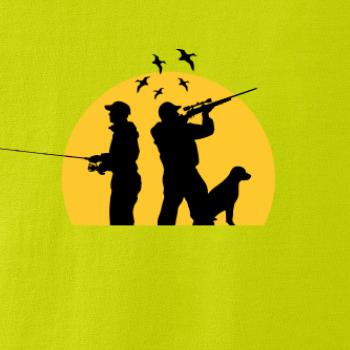 Lovec pri západe slnka