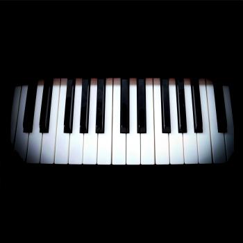 Piano v tme  Piano v tme