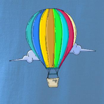 Teplovzdušný balón v oblakoch