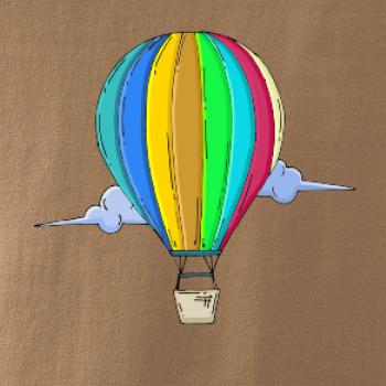 Teplovzdušný balón v oblakoch