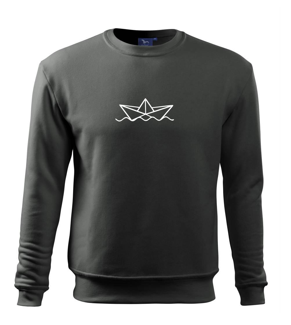 Papírová loďka na vodě