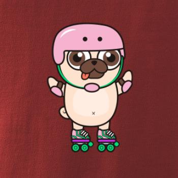 Mops a kolieskové korčule