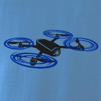 Dron letící