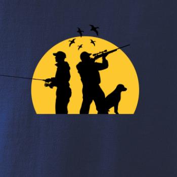 Lovec pri západe slnka