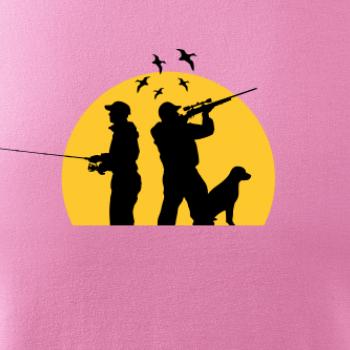 Lovec pri západe slnka