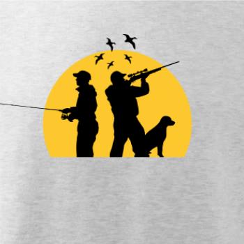 Lovec pri západe slnka