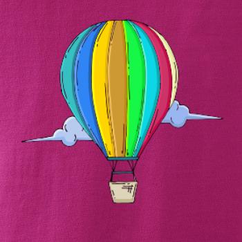 Teplovzdušný balón v oblakoch