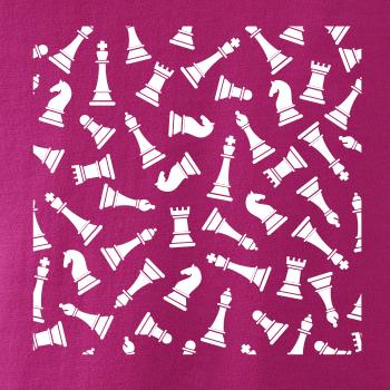 Šachové figúrky vo štvorci