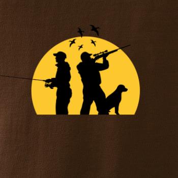 Lovec pri západe slnka