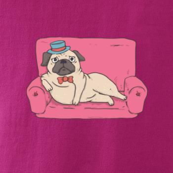 Mops na gauči