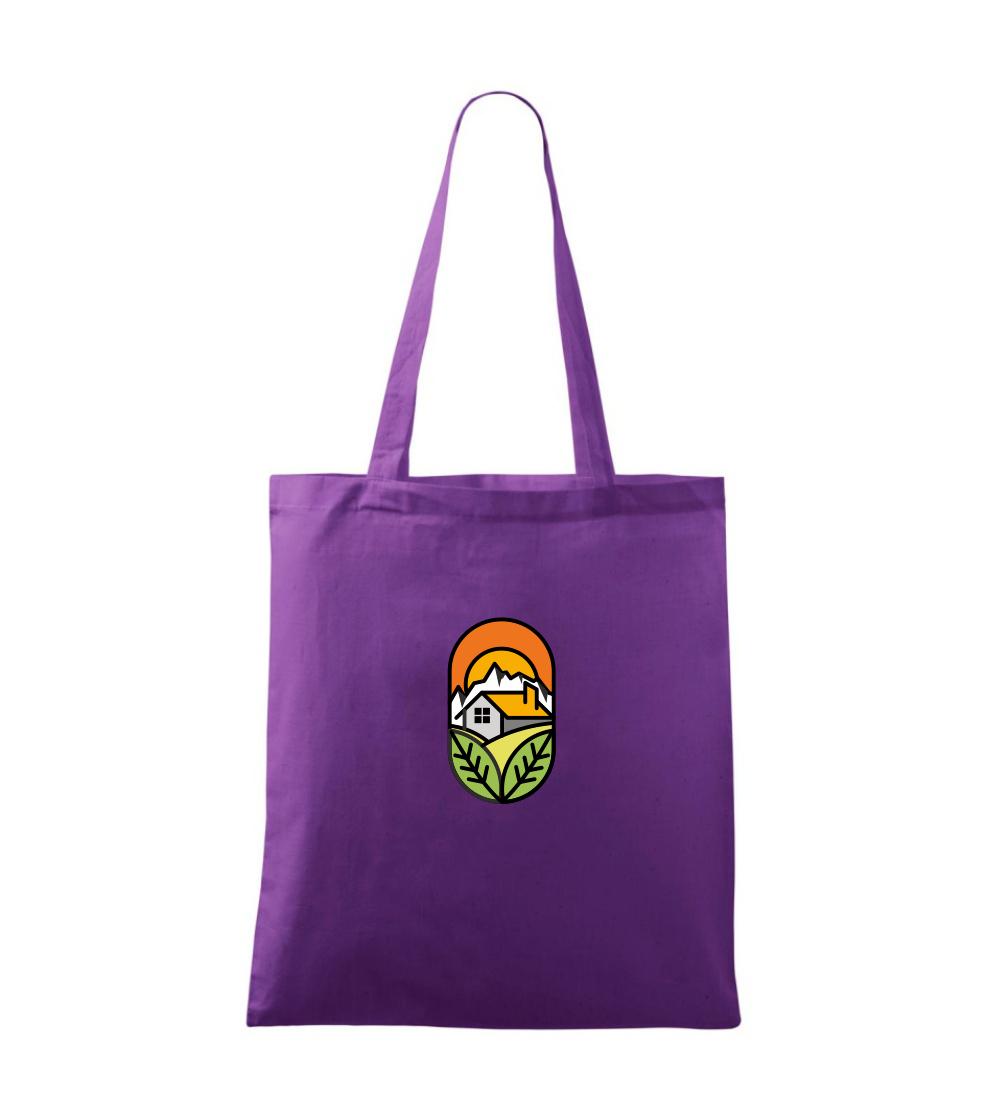 Chalupa pri západe slnka