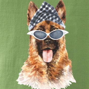 German shepherd so šatkou