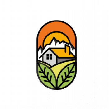 Chalupa pri západe slnka