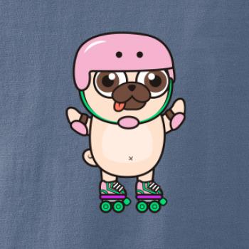 Mops a kolieskové korčule