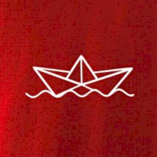 Papierová loďka na vode