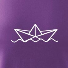 Papierová loďka na vode