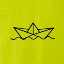 Papierová loďka na vode