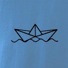 Papierová loďka na vode