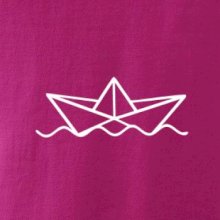 Papierová loďka na vode