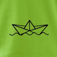 Papierová loďka na vode