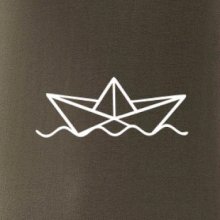 Papierová loďka na vode