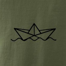 Papierová loďka na vode