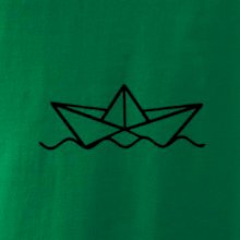 Papierová loďka na vode