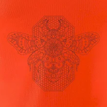 Steampunk včela čiernobiela