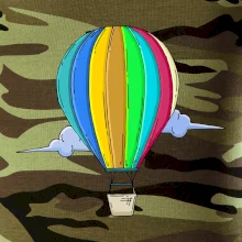 Teplovzdušný balón v oblakoch