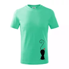 Zamilovaná mačka ležiaca