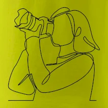 Fotografka stojaca jedným ťahom Fotografka stojaca jedným ťahom